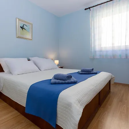 Egle Apartment *