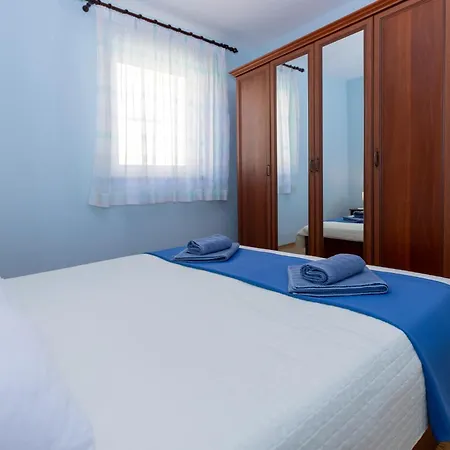 Egle Apartment *